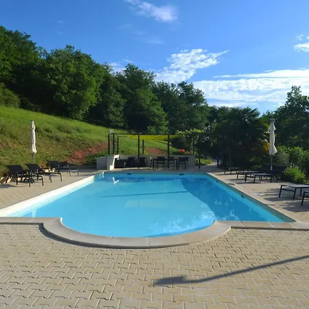 In Mit Gemeinschaftspool By Interhome